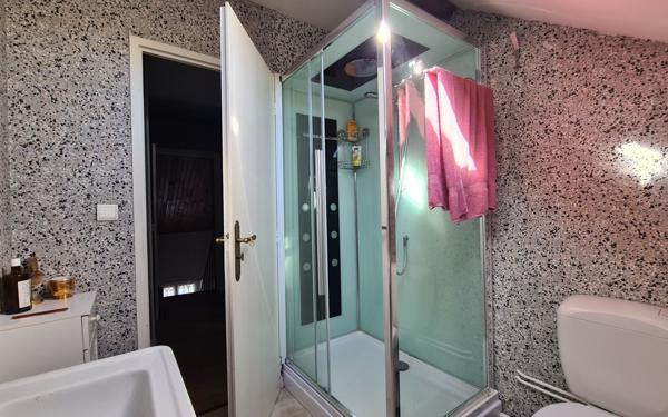 Immeuble à vendre    2 pièces • 165 m2 Domérat