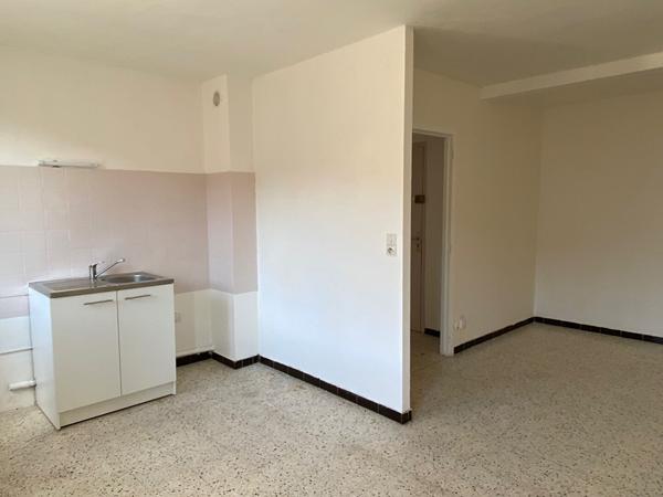 BEDARIEUX - Appartement 2 pièce(s) - 42,20 m² - 400 € CC