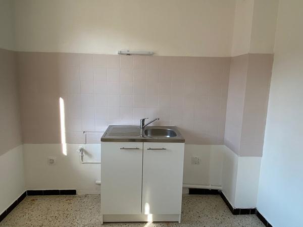 BEDARIEUX - Appartement 2 pièce(s) - 42,20 m² - 400 € CC