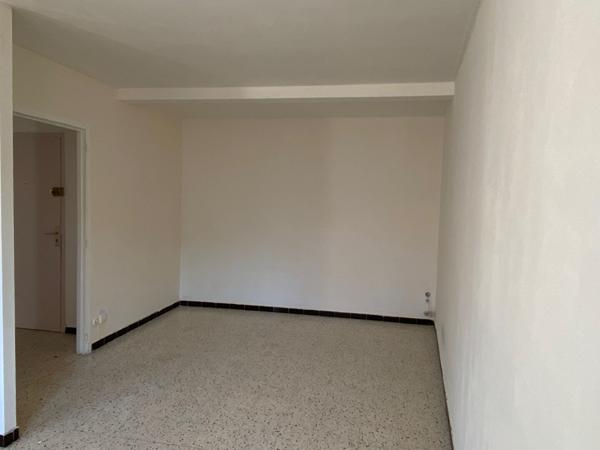 BEDARIEUX - Appartement 2 pièce(s) - 42,20 m² - 400 € CC