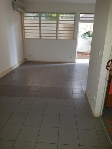 Location local commercial Fort-de-France - 2 pièce(s) - 24 m² - 890 € / mois