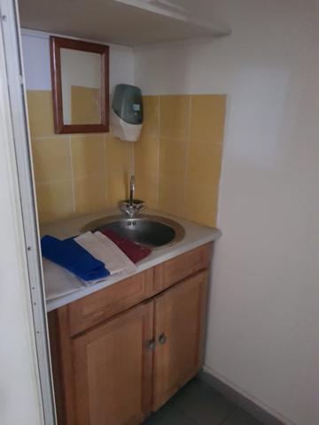 Location local commercial Fort-de-France - 2 pièce(s) - 24 m² - 890 € / mois