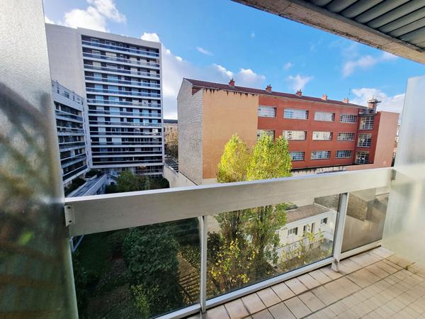 lumineux studio avec balcon