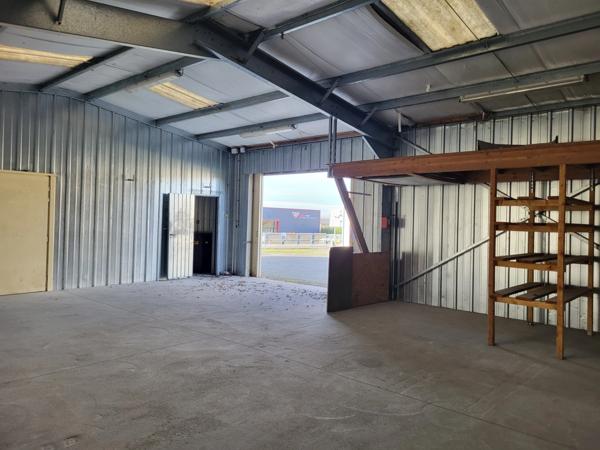 Entrepôt/bureau à vendre AIRVAULT (79) Terrain 1289 m²