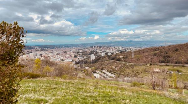 Entre Planfoy 42660 et Saint Etienne maison individuelle 114 m² habitables 4 chambres  garage sur  17 240m² de terrain