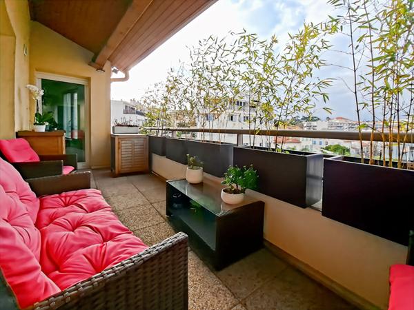 Cannes - 3 Pièces rénové - Dernier étage - Terrasse - Box - Vue dégagée