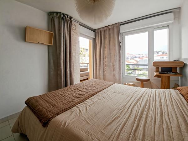 Cannes - 3 Pièces rénové - Dernier étage - Terrasse - Box - Vue dégagée