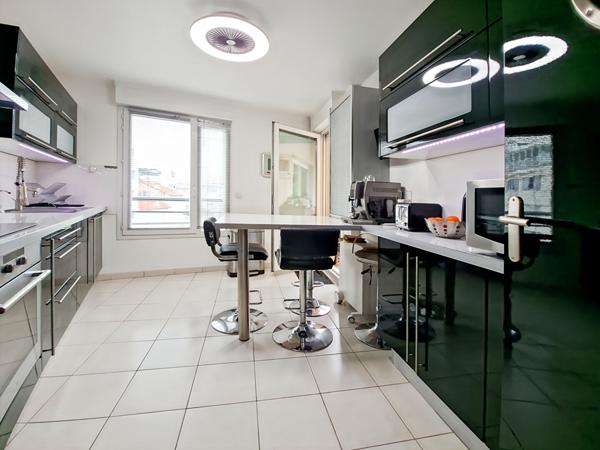 Cannes - 3 Pièces rénové - Dernier étage - Terrasse - Box - Vue dégagée