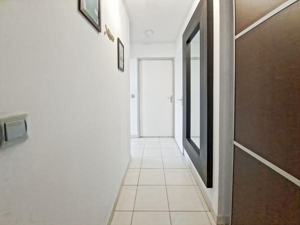 Cannes - 3 Pièces rénové - Dernier étage - Terrasse - Box - Vue dégagée