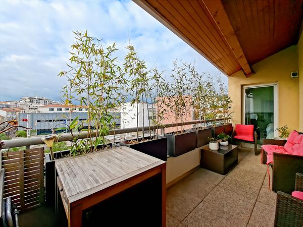 Cannes - 3 Pièces rénové - Dernier étage - Terrasse - Box - Vue dégagée