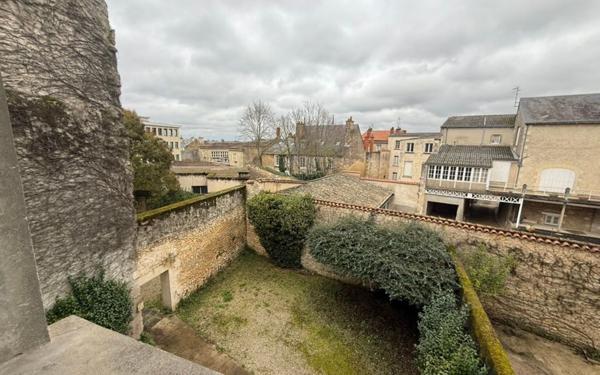 Immeuble à vendre    9 pièces •  Poitiers