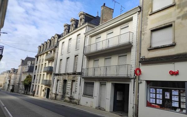 Immeuble à vendre    9 pièces •  Poitiers