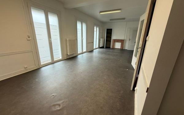 Immeuble à vendre    9 pièces •  Poitiers