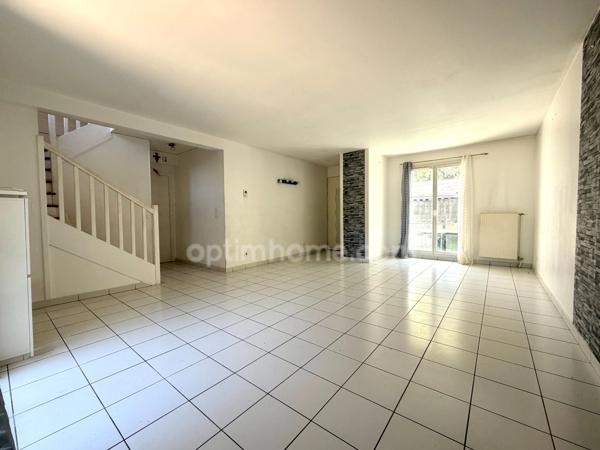 Maison 4 chambres + double garage + parking