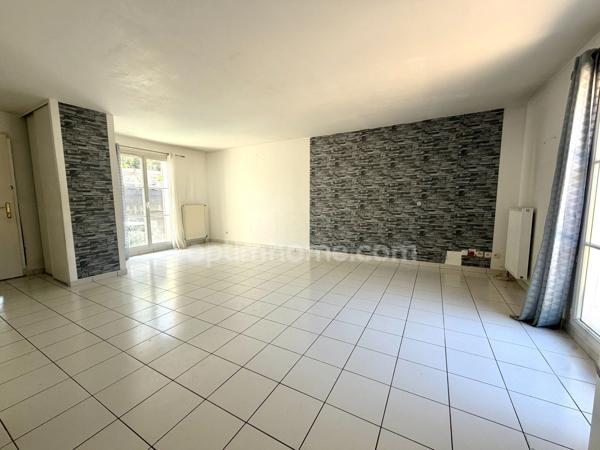 Maison 4 chambres + double garage + parking