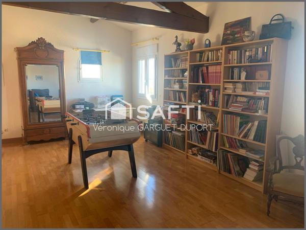 Grande villa familiale avec piscine et dépendances