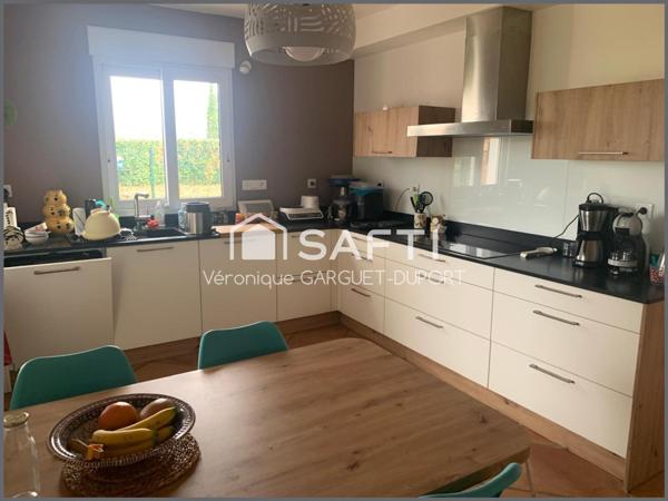 Grande villa familiale avec piscine et dépendances