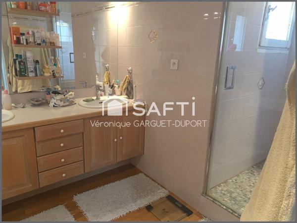 Grande villa familiale avec piscine et dépendances