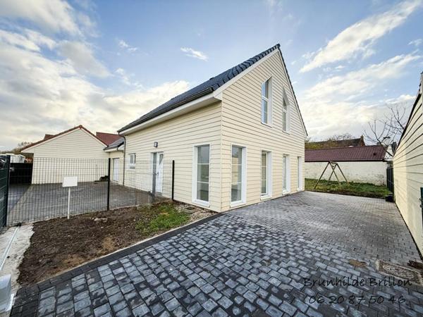 Maison individuelle de 2010, 5 chambres, bureau, garage, stationnement, jardin