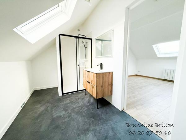 Maison individuelle de 2010, 5 chambres, bureau, garage, stationnement, jardin