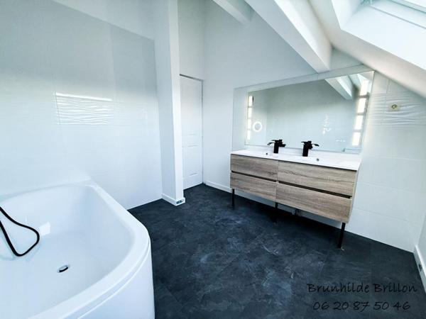 Maison individuelle de 2010, 5 chambres, bureau, garage, stationnement, jardin