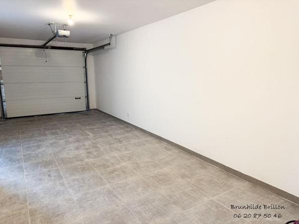 Maison individuelle de 2010, 5 chambres, bureau, garage, stationnement, jardin