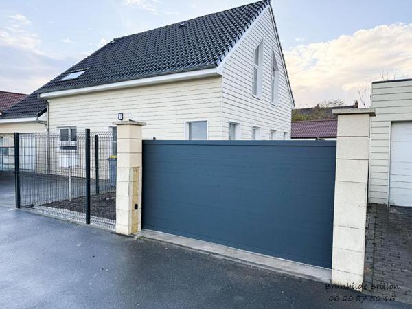 Maison individuelle de 2010, 5 chambres, bureau, garage, stationnement, jardin