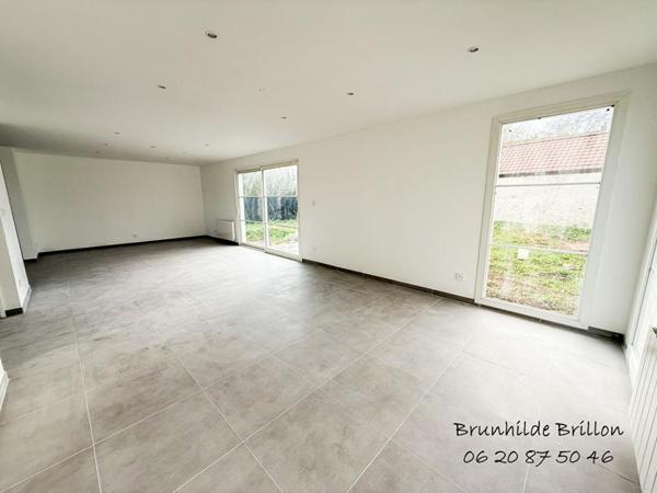 Maison individuelle de 2010, 5 chambres, bureau, garage, stationnement, jardin