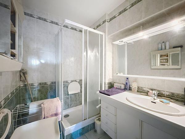 Appartement Les Sables D Olonne  Kennedy 3 pieces  cave parking proche commerces et tanchet