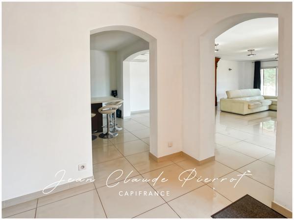 Maison à vendre de type 5 avec maisonnette indépendante SAINT GILLES (30)