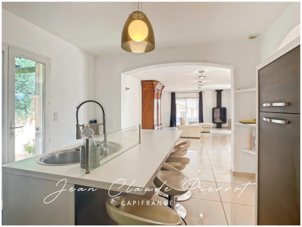 Maison à vendre de type 5 avec maisonnette indépendante SAINT GILLES (30)