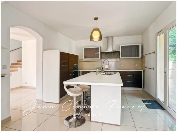 Maison à vendre de type 5 avec maisonnette indépendante SAINT GILLES (30)