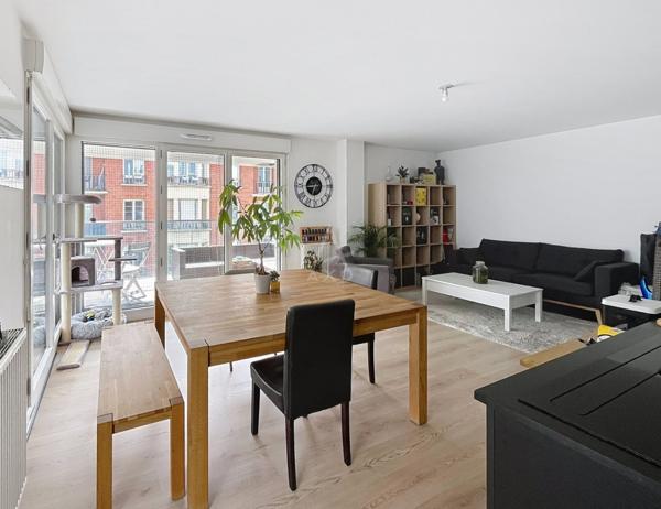 ASNIERES - CENTRE F4 AVEC 3 CHAMBRES, SEJOUR, TERRASSE ET 2 EMPLACEMENTS DE PARKING