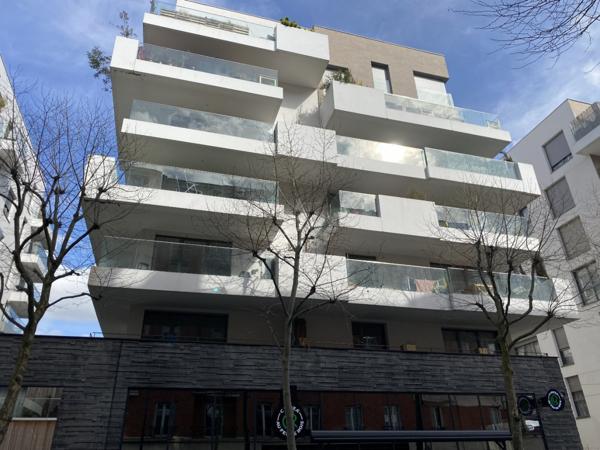 ASNIERES - CENTRE F4 AVEC 3 CHAMBRES, SEJOUR, TERRASSE ET 2 EMPLACEMENTS DE PARKING
