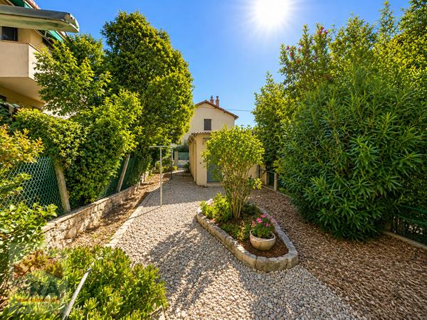 A VENDRE MARSEILLE 13013 ST JEROME LE MERLAN APPARTEMENT T4 JARDIN GARAGE CAVE