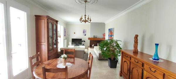 Jolie maison avec parc arboré