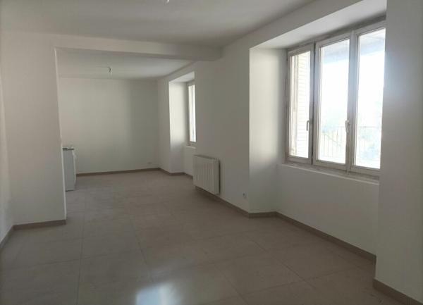 Appartement à louer    4 pièces • 86 m2 Lablachère