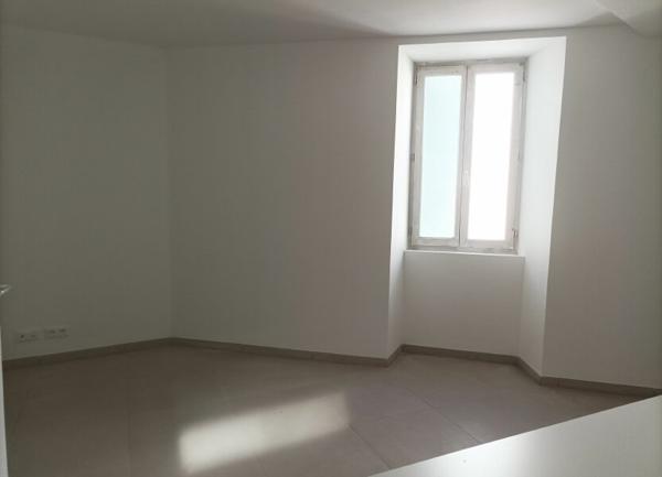 Appartement à louer    4 pièces • 86 m2 Lablachère