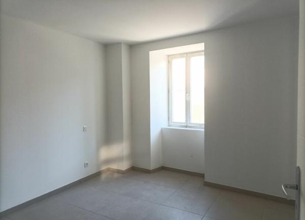 Appartement à louer    4 pièces • 86 m2 Lablachère