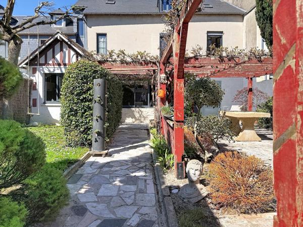 Centre-ville, 190m² - 6 chambres avec jardin