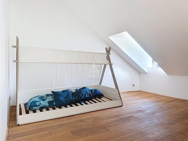 Centre-ville, 190m² - 6 chambres avec jardin