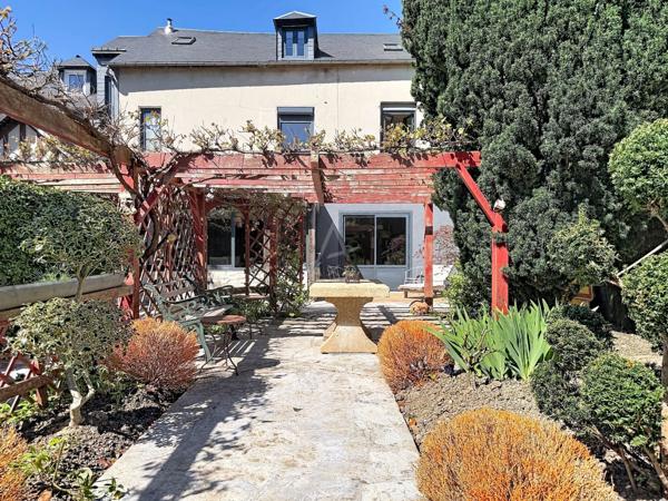 Centre-ville, 190m² - 6 chambres avec jardin