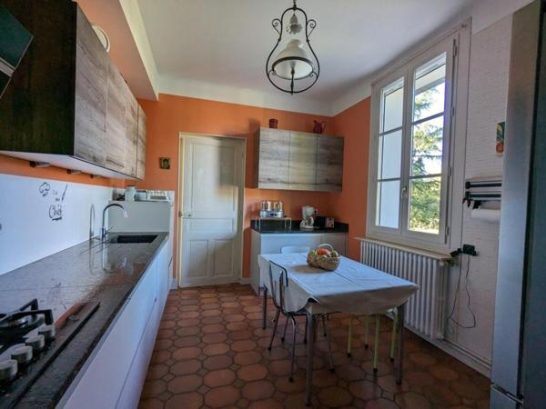 Villa huit chambres, propriété unique sur le marché