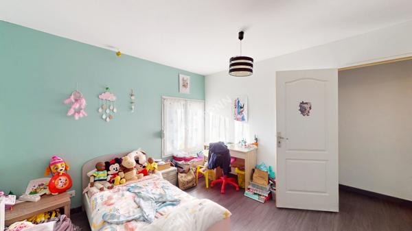 Maison familiale 226m2 avec piscine ? 6 chambres entre LONS-LE-SAUNIER et LOUHANS et ses 157 arcades à 3 minutes de l'autoroute A39