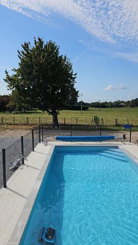 Maison familiale 226m2 avec piscine ? 6 chambres entre LONS-LE-SAUNIER et LOUHANS et ses 157 arcades à 3 minutes de l'autoroute A39