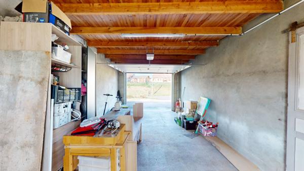 Maison familiale 226m2 avec piscine ? 6 chambres entre LONS-LE-SAUNIER et LOUHANS et ses 157 arcades à 3 minutes de l'autoroute A39