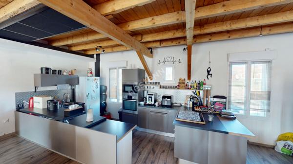 Maison familiale 226m2 avec piscine ? 6 chambres entre LONS-LE-SAUNIER et LOUHANS et ses 157 arcades à 3 minutes de l'autoroute A39