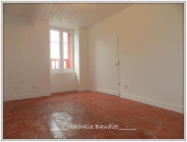 Saint-Georges-le-Fléchard (53480) Maison 5 pièces, cour, garage et terrain