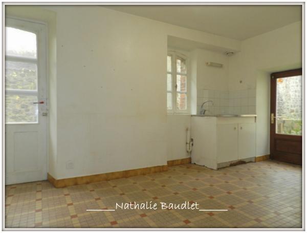 Saint-Georges-le-Fléchard (53480) Maison 5 pièces, cour, garage et terrain