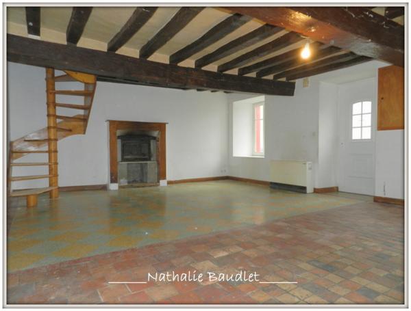 Saint-Georges-le-Fléchard (53480) Maison 5 pièces, cour, garage et terrain